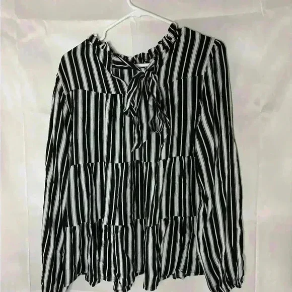 Womens size medium savanna Jane brand top, #O508 - Picture 4 of 4